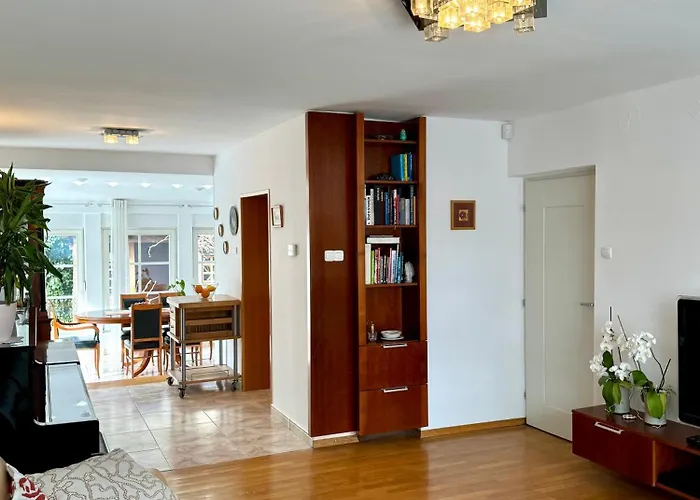 Вилла With Garden